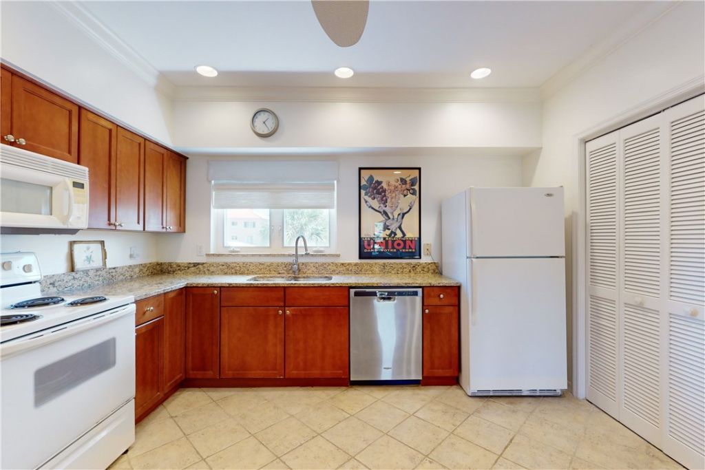 5030 Harmony Circle, Unit 204, Vero Beach, FL 32967 Photo