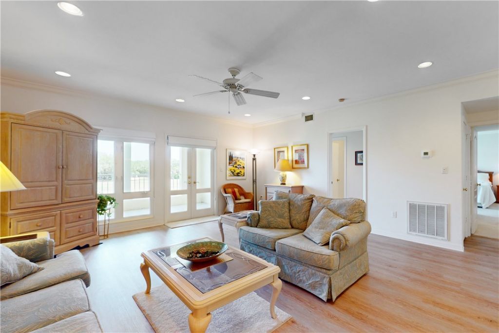 5030 Harmony Circle, Unit 204, Vero Beach, FL 32967 Photo