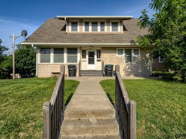 824 S 38th Street, Omaha, NE 68105