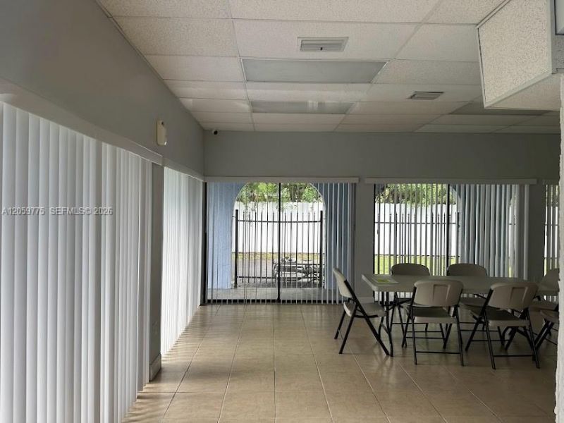 9460 Fontainebleau Blvd, Unit 129, Miami, FL 33172 Photo