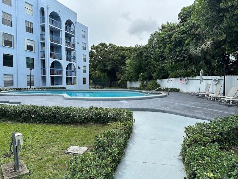 9460 Fontainebleau Blvd, Unit 129, Miami, FL 33172 Photo