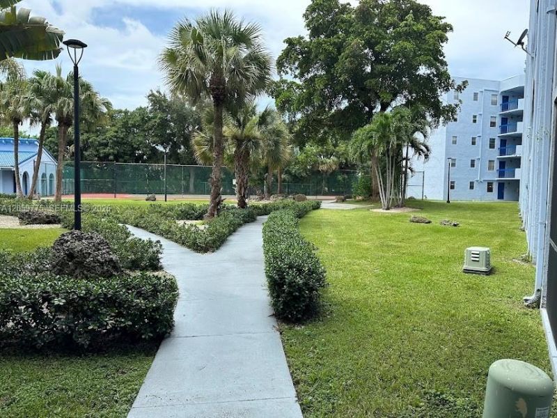 9460 Fontainebleau Blvd, Unit 129, Miami, FL 33172 Photo