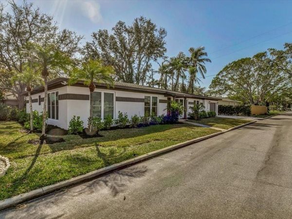 525 LAMARA WAY NE, ST PETERSBURG, FL 33704