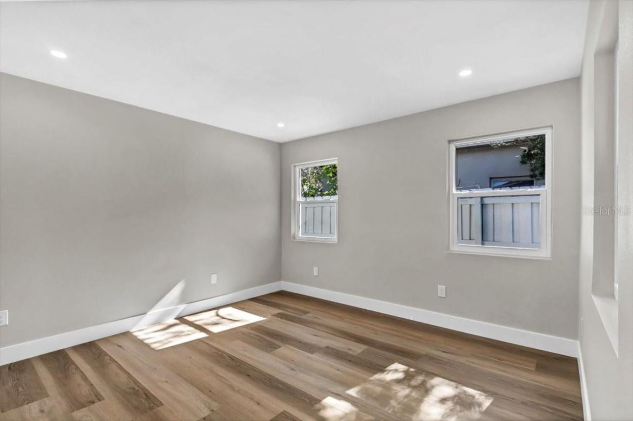 525 Lamara Way Ne, Saint Petersburg, FL 33704 Photo
