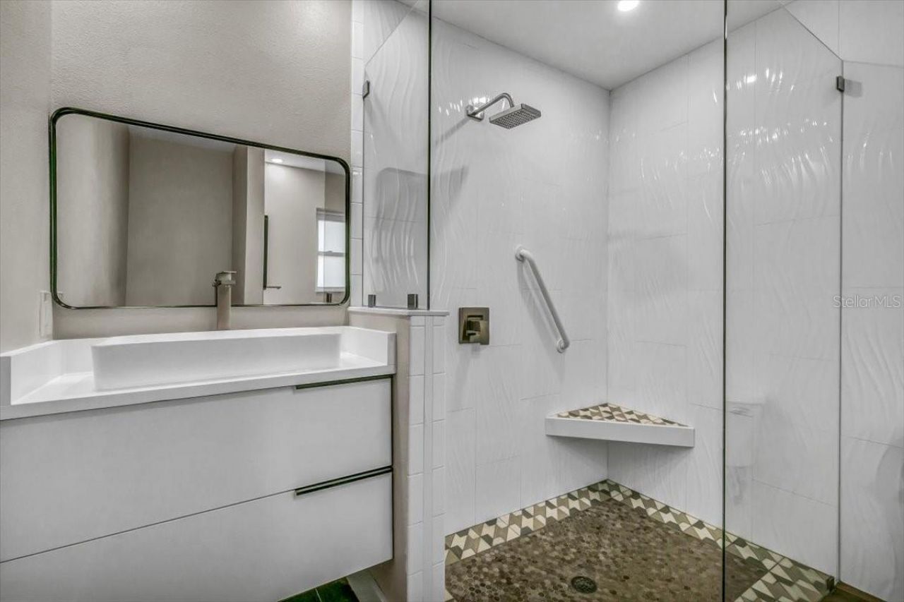 525 Lamara Way Ne, Saint Petersburg, FL 33704 Photo