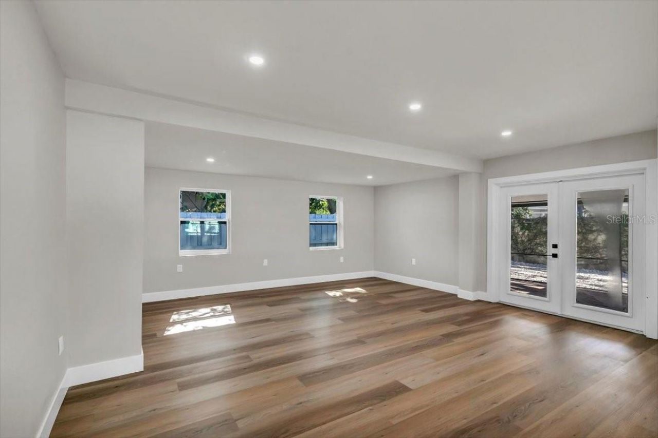 525 Lamara Way Ne, Saint Petersburg, FL 33704 Photo