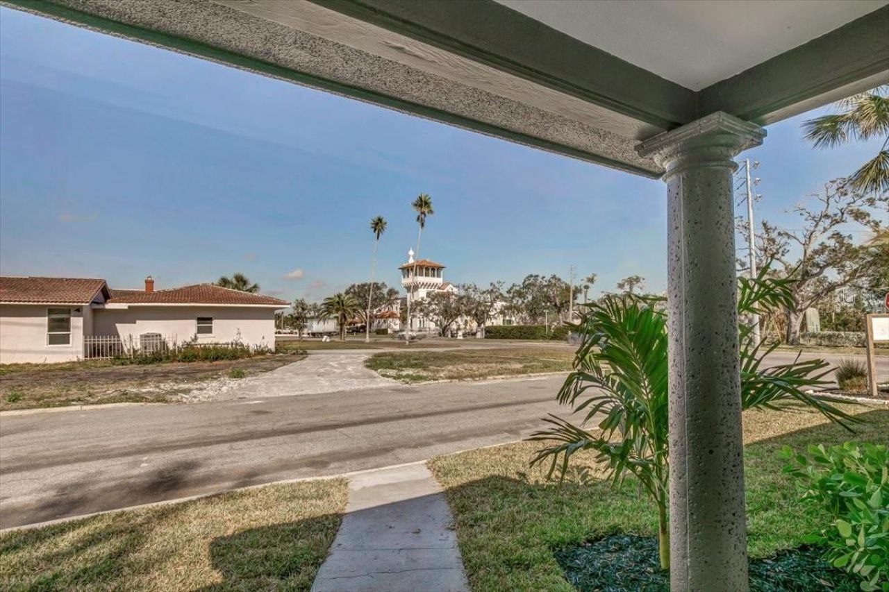 525 Lamara Way Ne, Saint Petersburg, FL 33704 Photo