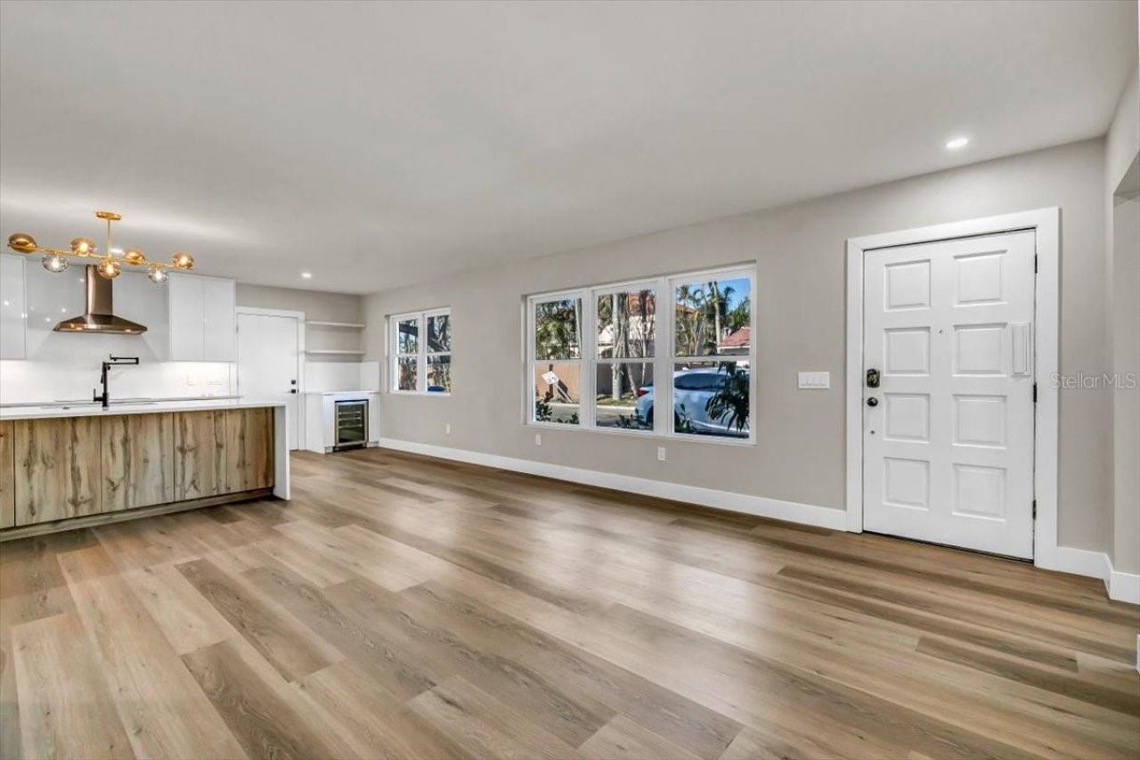 525 Lamara Way Ne, Saint Petersburg, FL 33704 Photo