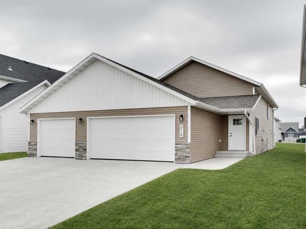 6796 Deer Creek Parkway, Horace, ND 58104