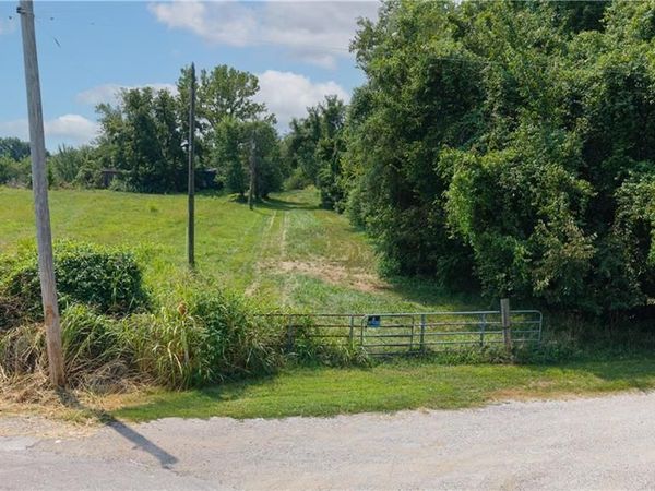 000 N Hoover Road, Buckner, MO 64016