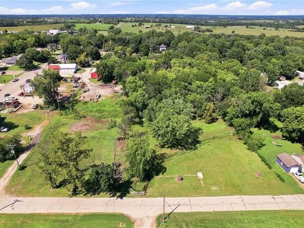 108 & 204 E Cynthia Street, McLouth, KS 66054