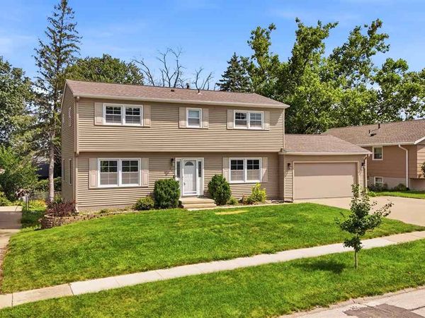 304 NE Norman Dr, Cedar Rapids, IA 52402