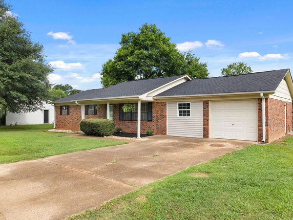 330 Leona Dr, Florence, AL 35633