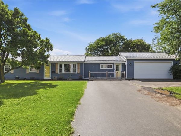 1190 Hook Road , Farmington, NY 14425