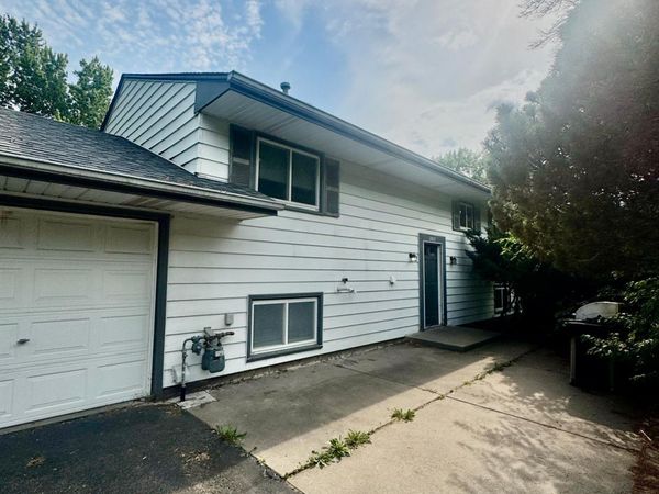 2001 Yellowstone Trail, Brooklyn Park, MN 55444
