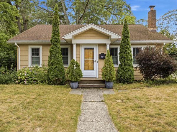 909 Moulton Avenue, Muskegon, MI 49445