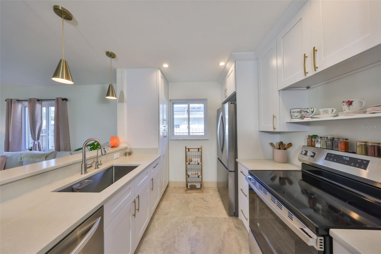 1727 New Hampshire Avenue Ne, Saint Petersburg, FL 33703 Photo