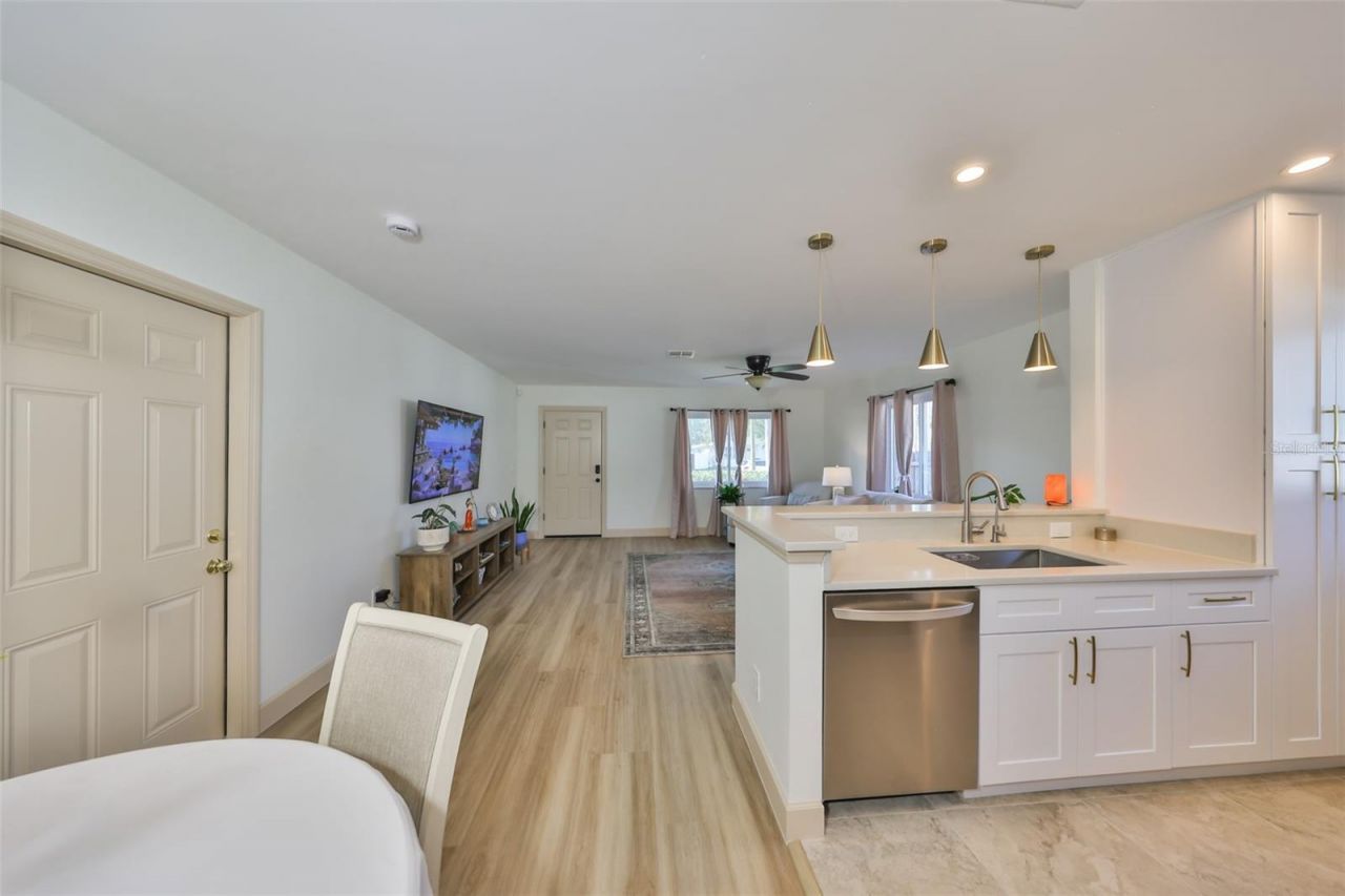 1727 New Hampshire Avenue Ne, Saint Petersburg, FL 33703 Photo
