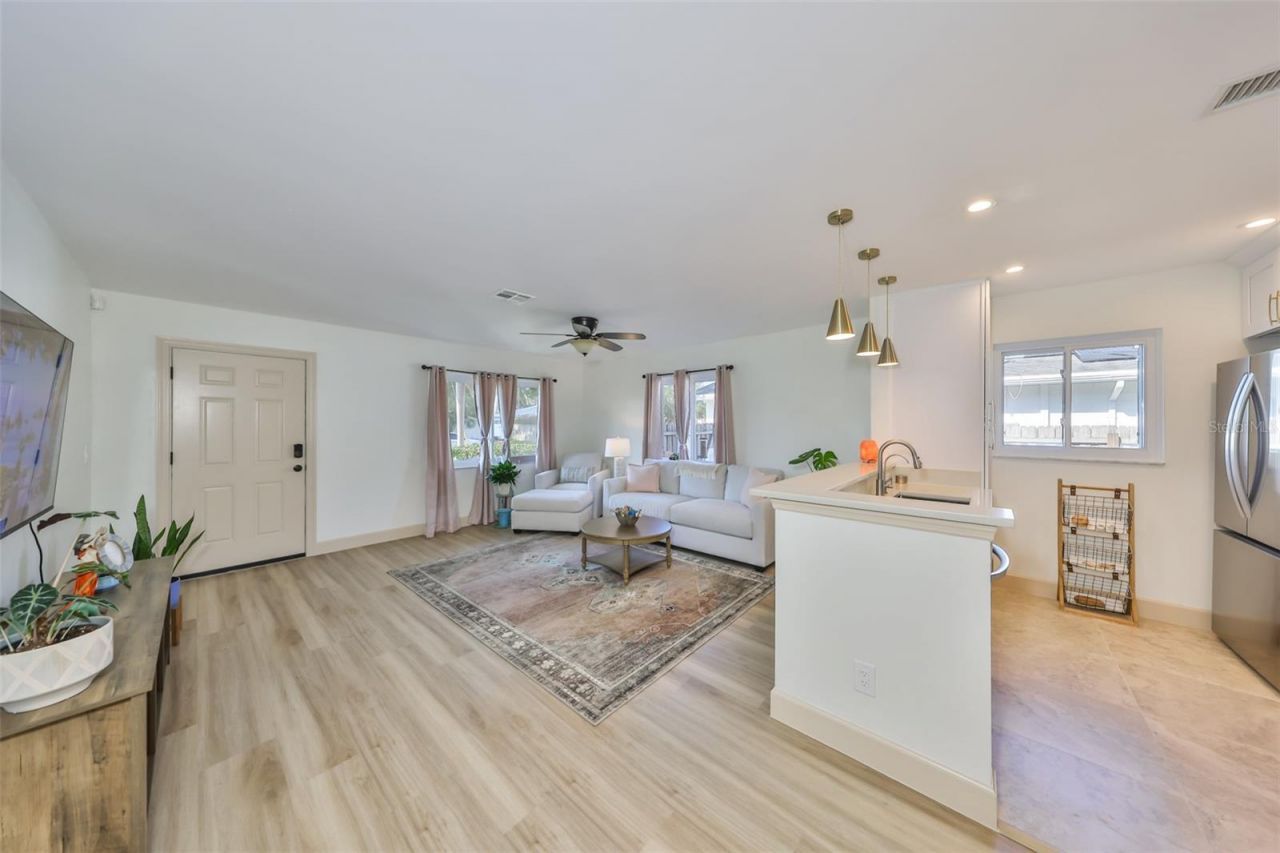 1727 New Hampshire Avenue Ne, Saint Petersburg, FL 33703 Photo