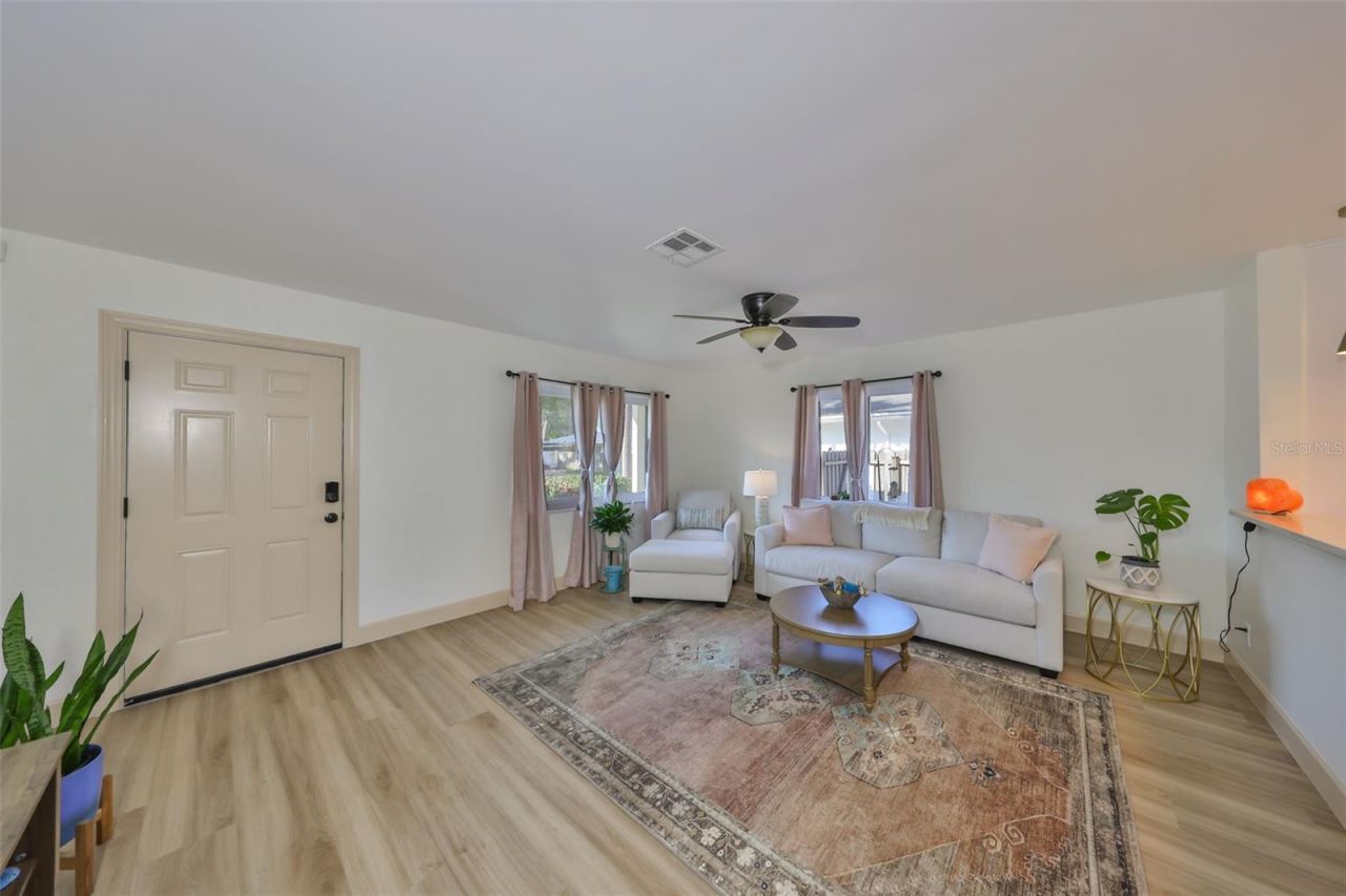 1727 New Hampshire Avenue Ne, Saint Petersburg, FL 33703 Photo
