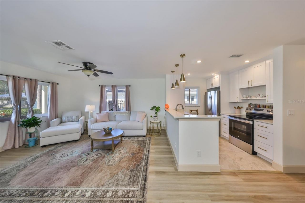 1727 New Hampshire Avenue Ne, Saint Petersburg, FL 33703 Photo