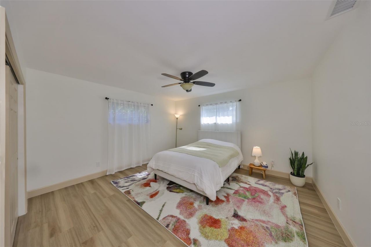 1727 New Hampshire Avenue Ne, Saint Petersburg, FL 33703 Photo