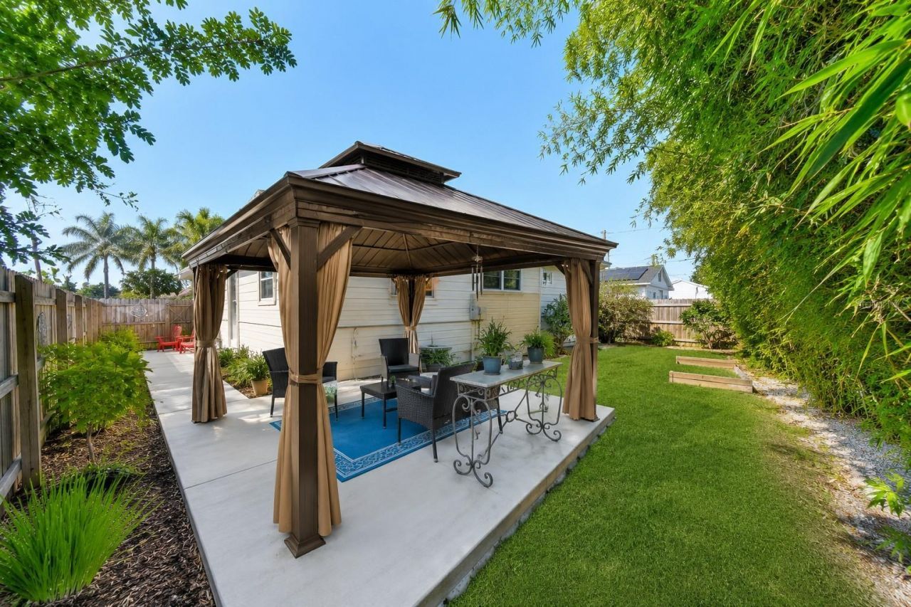 1727 New Hampshire Avenue Ne, Saint Petersburg, FL 33703 Photo