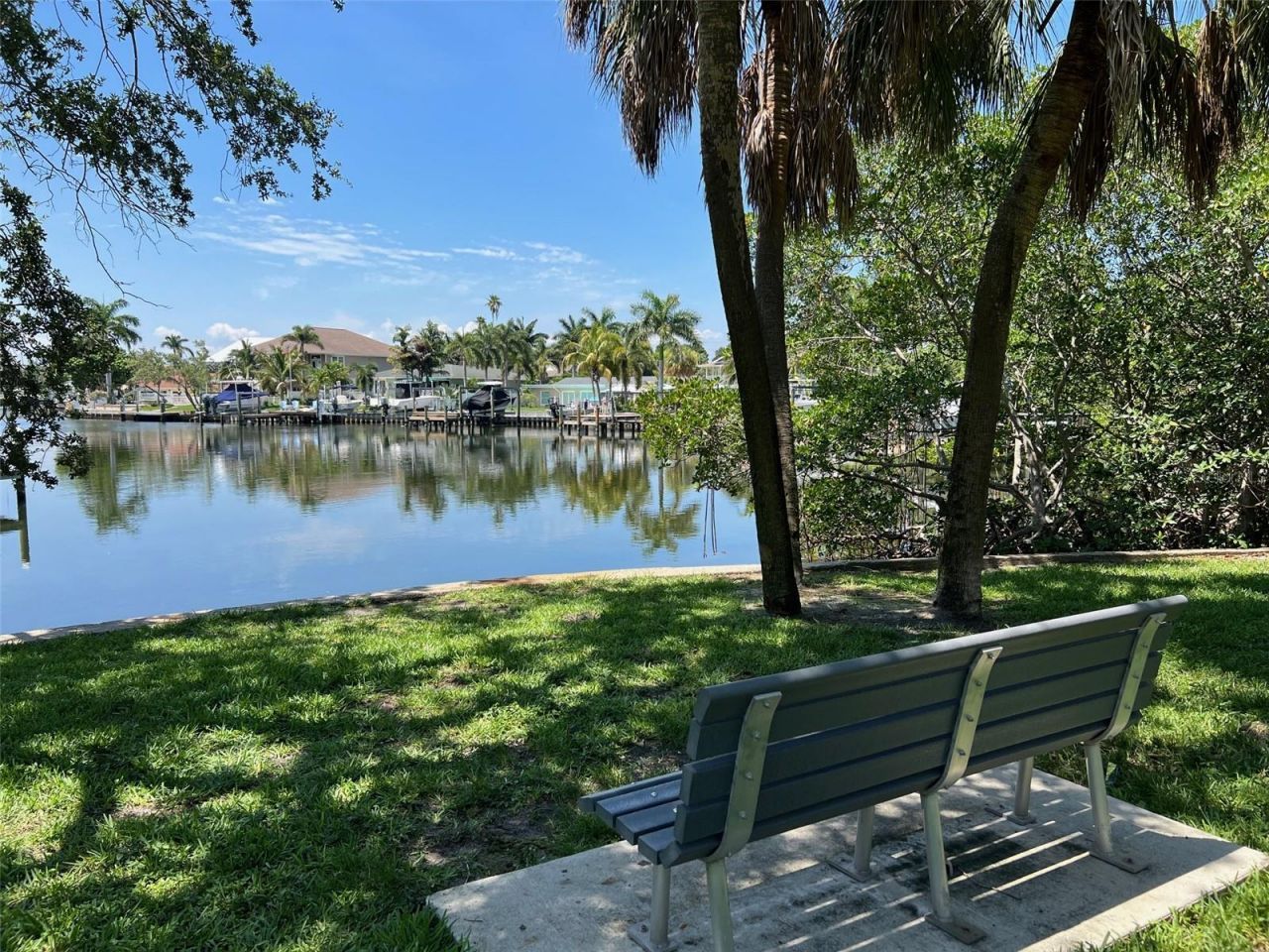 1727 New Hampshire Avenue Ne, Saint Petersburg, FL 33703 Photo