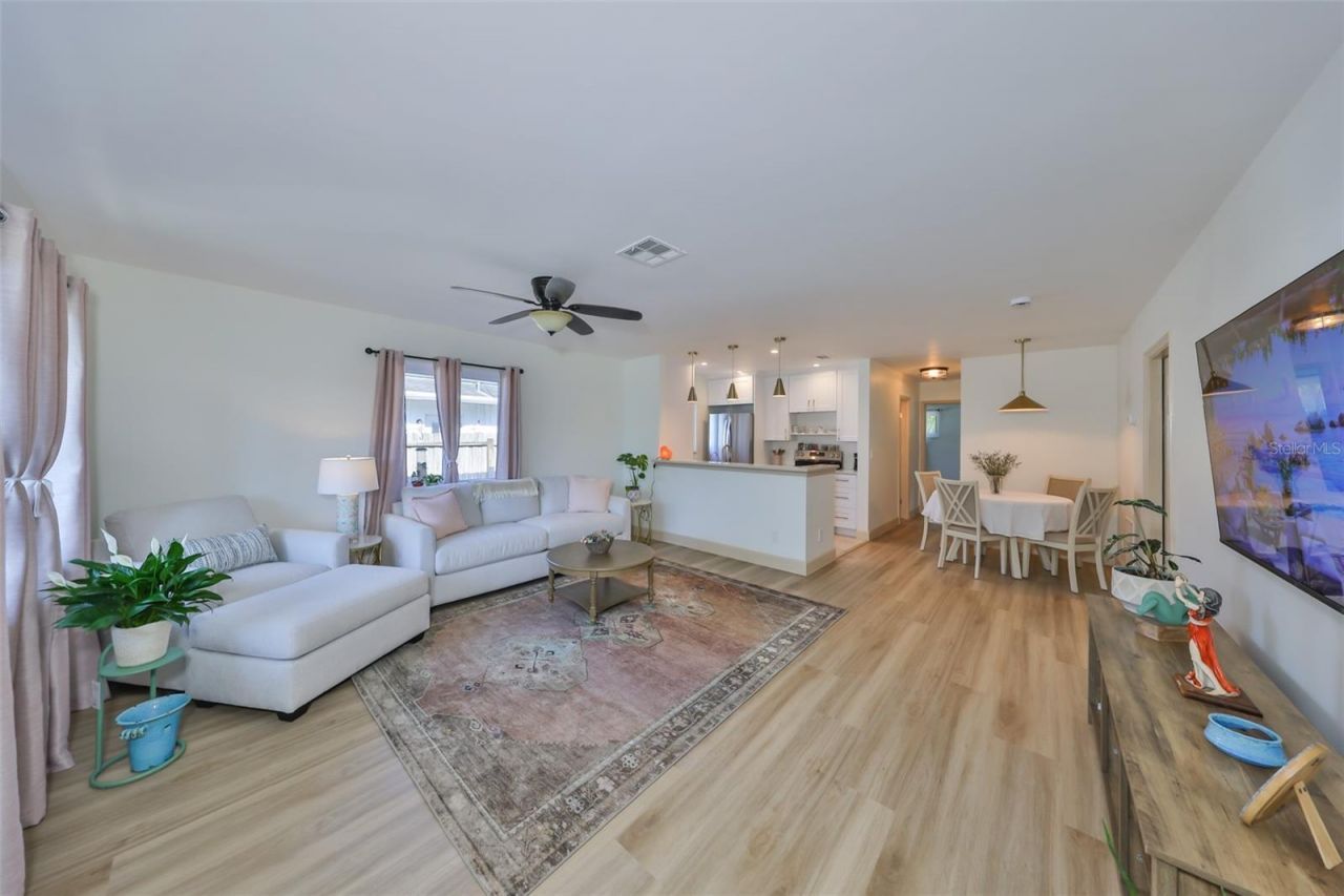 1727 New Hampshire Avenue Ne, Saint Petersburg, FL 33703 Photo