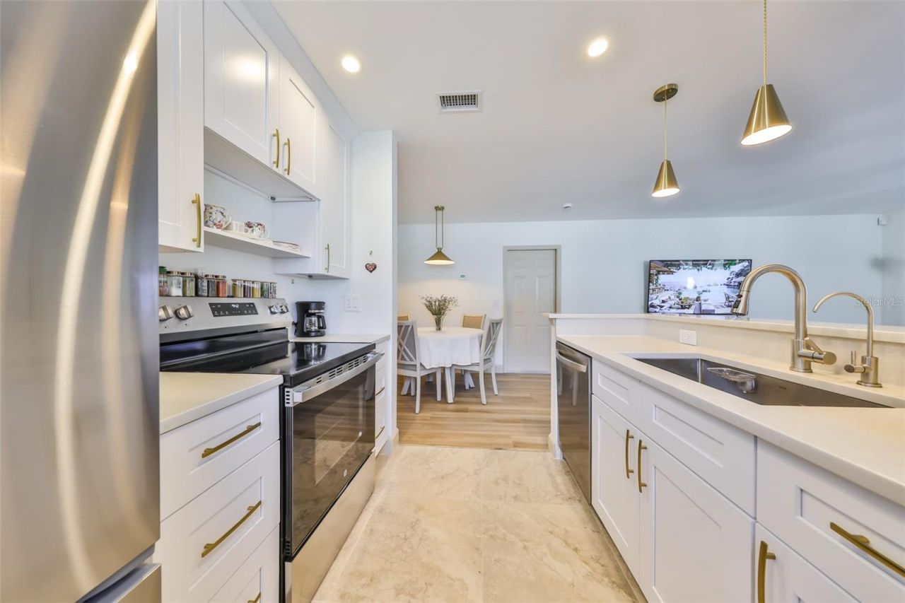 1727 New Hampshire Avenue Ne, Saint Petersburg, FL 33703 Photo