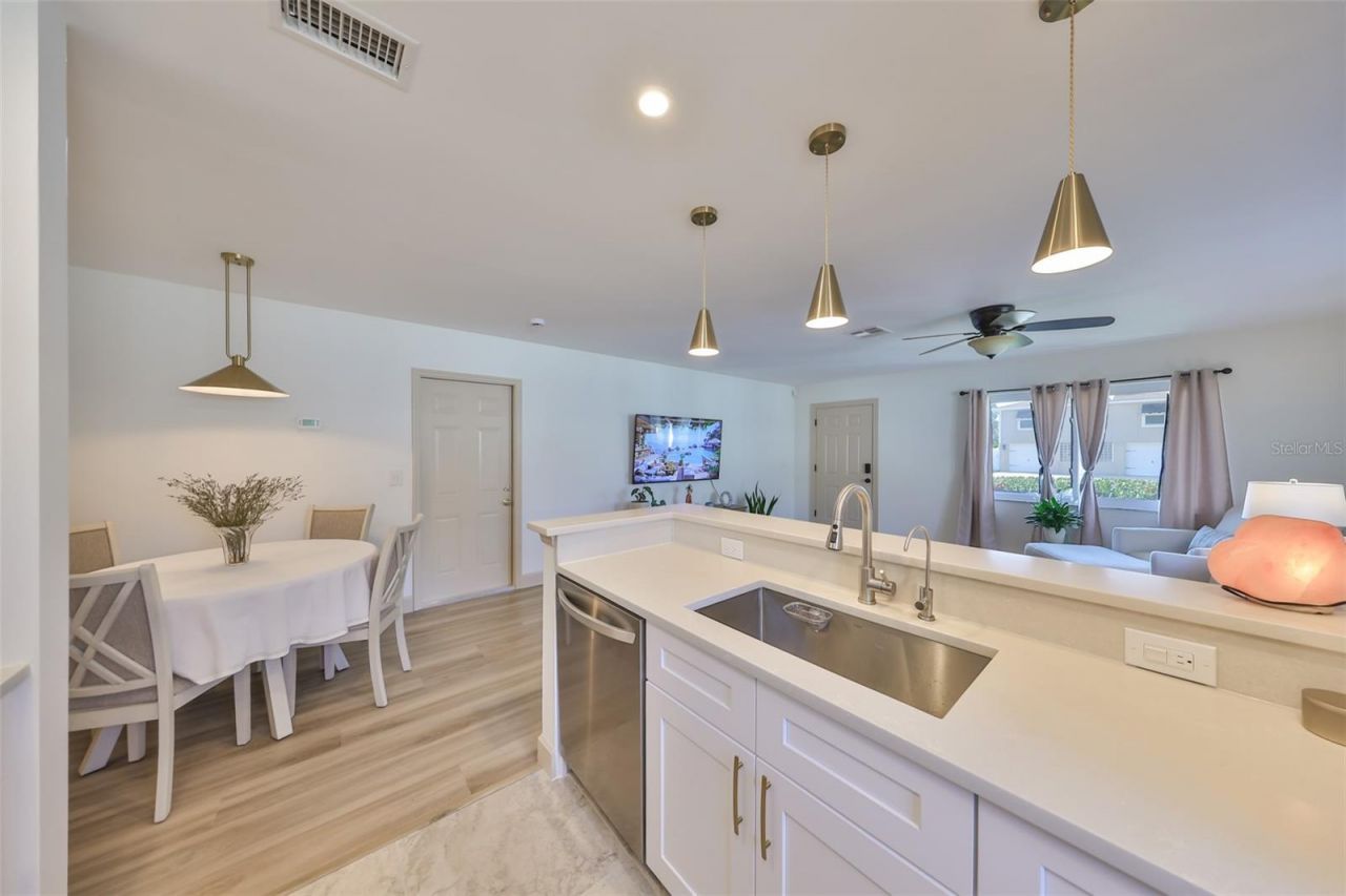 1727 New Hampshire Avenue Ne, Saint Petersburg, FL 33703 Photo