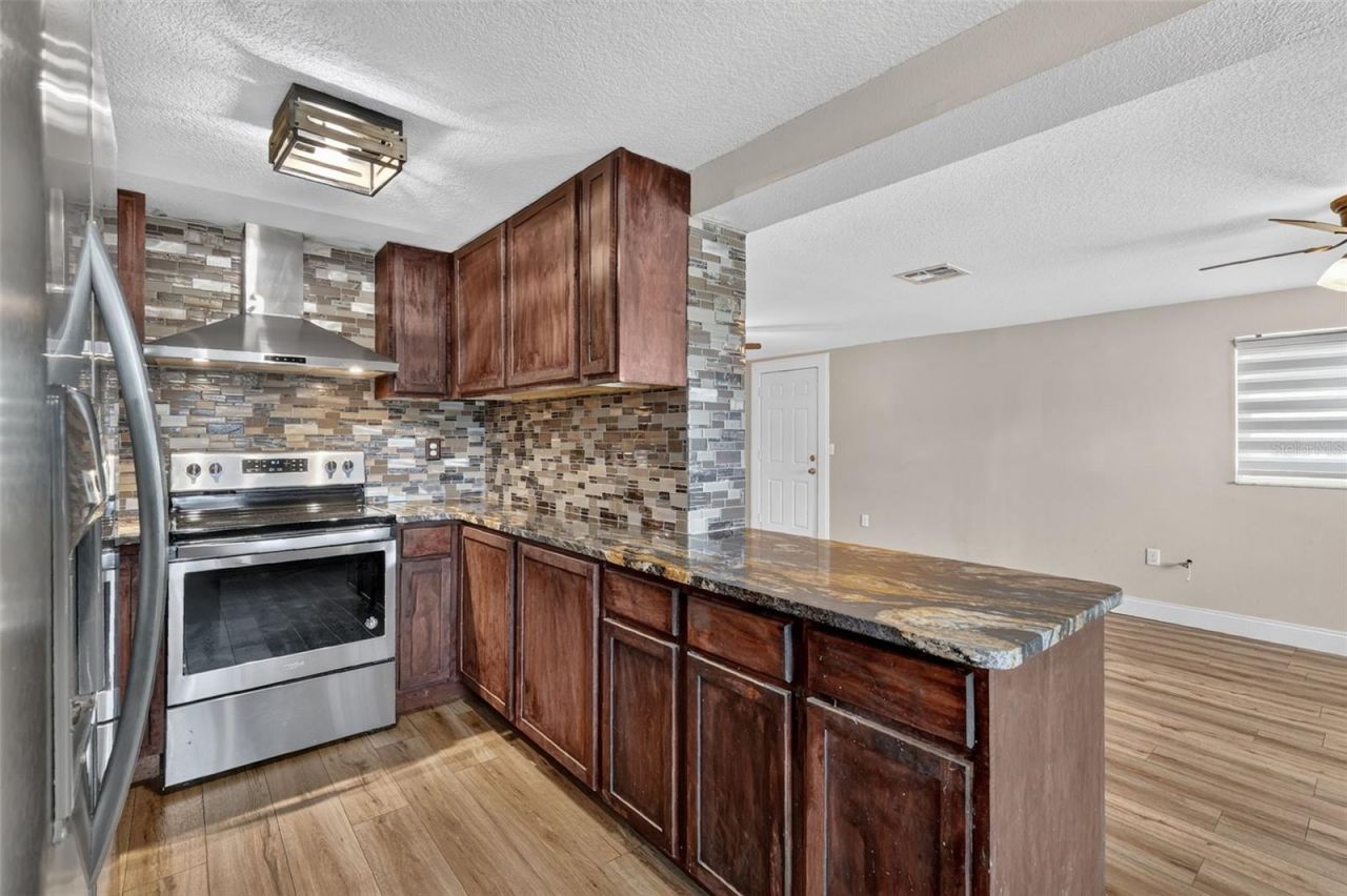 1111 Dora Avenue, Tavares, FL 32778 Photo