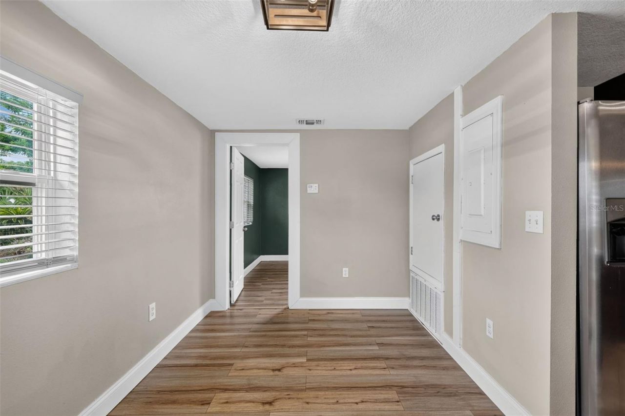 1111 Dora Avenue, Tavares, FL 32778 Photo