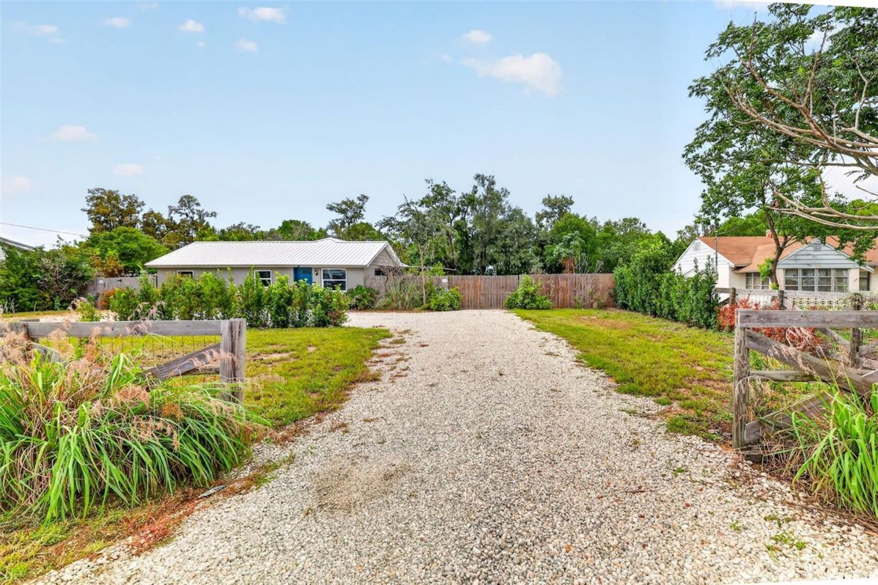 1111 Dora Avenue, Tavares, FL 32778 Photo