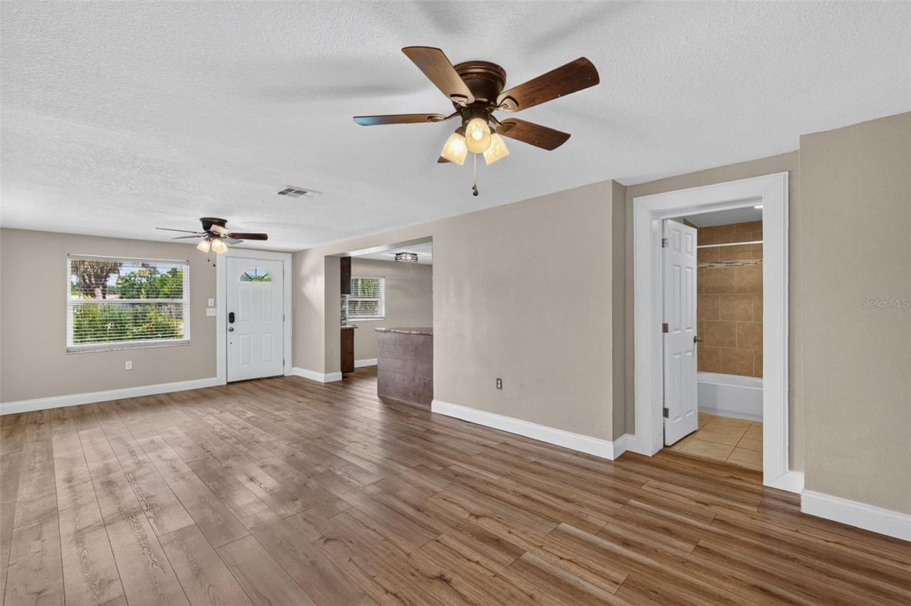 1111 Dora Avenue, Tavares, FL 32778 Photo