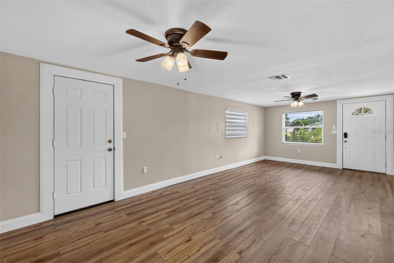 1111 Dora Avenue, Tavares, FL 32778 Photo