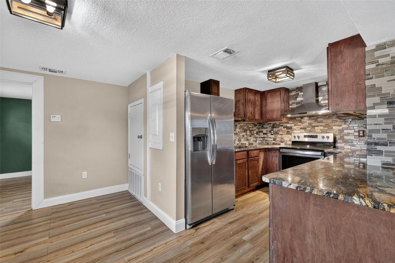 1111 Dora Avenue, Tavares, FL 32778 Photo