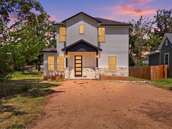 504 Walker ST , Smithville, TX 78957
