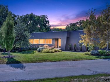 13481 Ogden Plaza Circle, Omaha, NE 68164