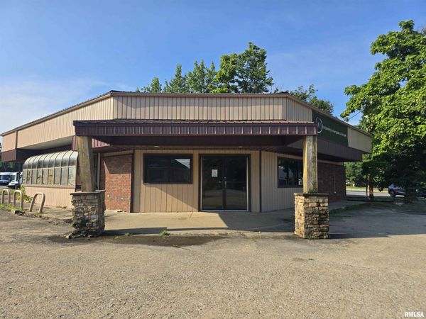 202 S DIVISION Street, Carterville, IL 62918