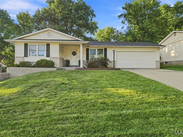 17 Oak Hill Lane , St Peters, MO 63376