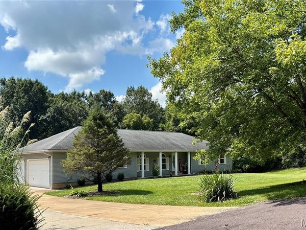 15 Oak Valley Drive , Washington, MO 63090