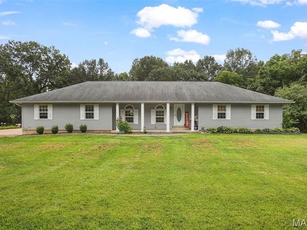 15 Oak Valley Drive, Washington, MO 63090