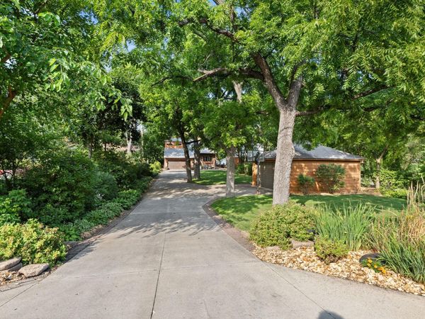 3084 Hamline Avenue N, Roseville, MN 55113