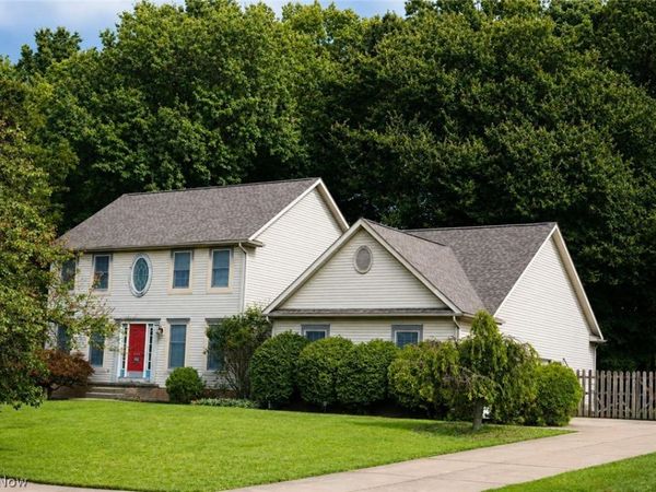 136 Jade Circle, Canfield, OH 44406