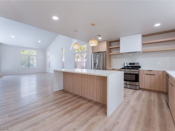 2100 Desert Peak Road, Las Vegas, NV 89134