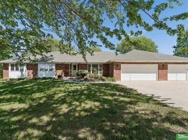 21900 W Angus Road, Gretna, NE 68028