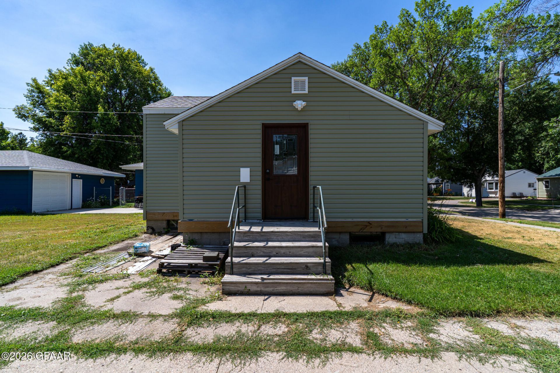 2021 12th Ave N, Grand Forks, ND 58203 Main Photo