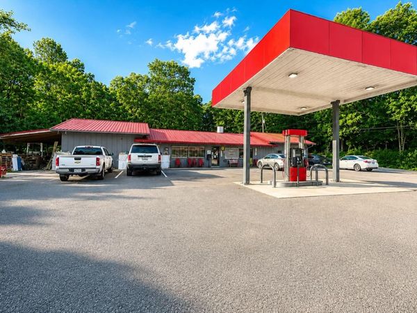 6718 Tennessee 304 , Ten Mile, TN 37880