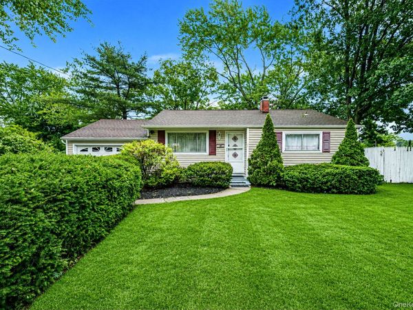 2715 Falcon Avenue , Medford, NY 11763